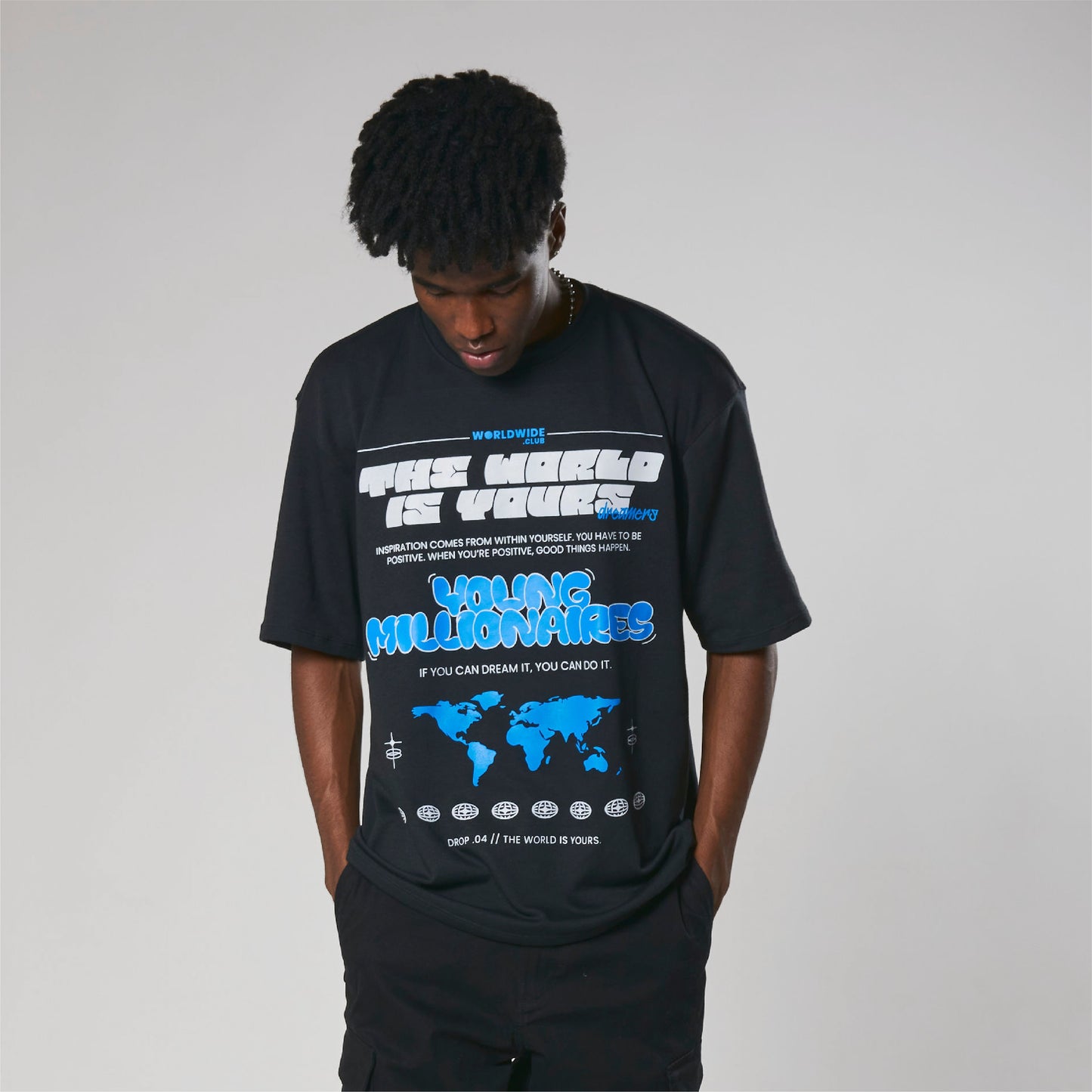 Camiseta Oversized The World Is Yours  - Negra